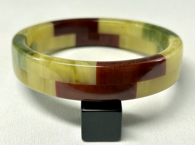 AP1 green & mahogany brickwork bakelite bangle