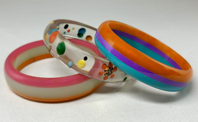 AP11 colorful laminate & reverse carved bakelite bangles