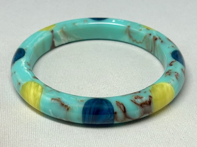 BW2 turquoise with dots bakelite bangle