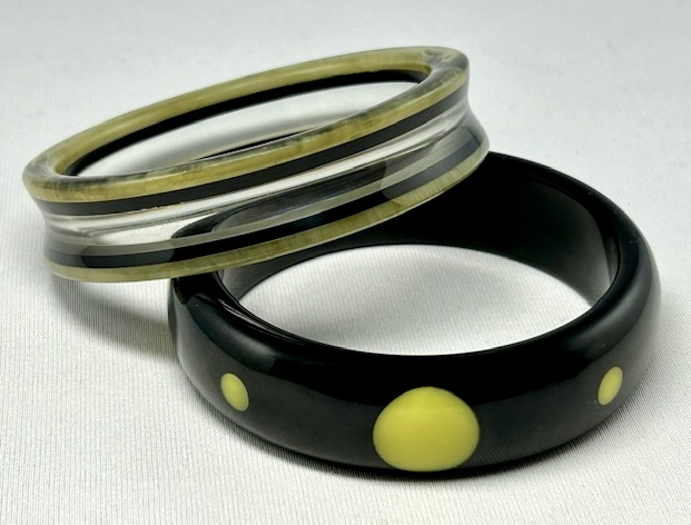 BW1  black/yellow dot & swamp/applejuice/black laminate bakelite bangles