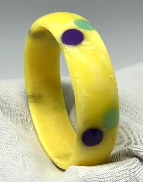 BW8 lemon bakelite bangle with purple & aqua dots