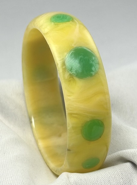 BW7 marbled lemon with light green dots bakelite bangle