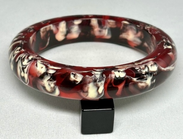 SO146 Sobral resin bangle in red with black & cream marbling